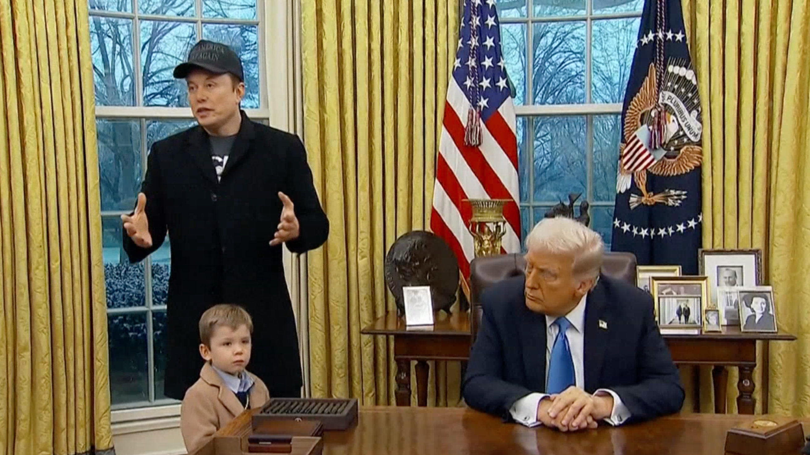 马斯克称不减预算将破产  特朗普签令推动大规模裁员