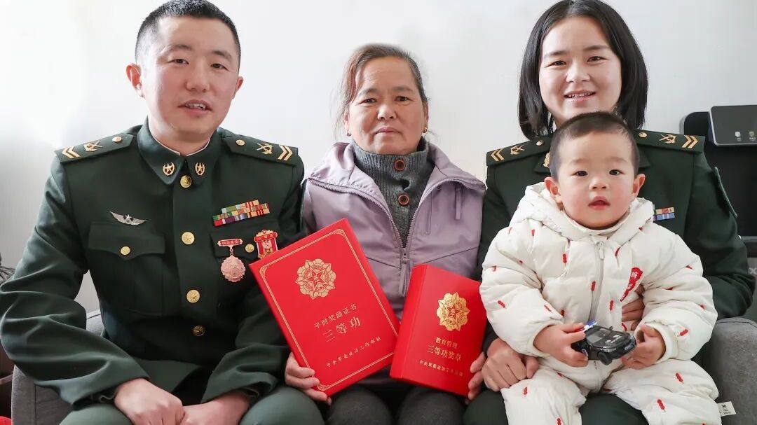 点赞!军士参谋+话务班长,军人夫妻双双立功 点赞!军士参谋+话务班长,军人夫妻双双立功