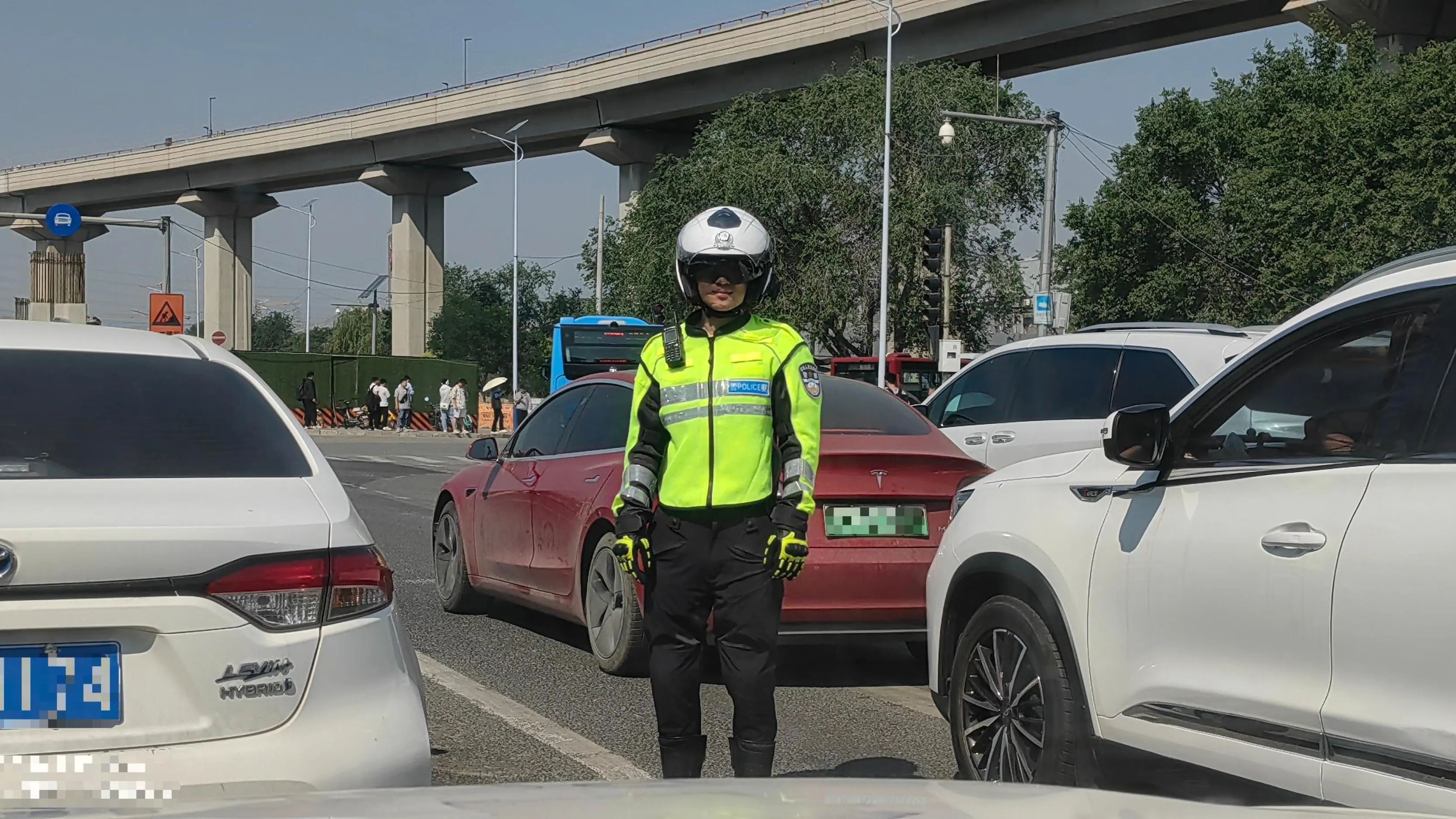 实干争先年丨【快干之星】切实缓解交通压力,着力优化交通环境 实干争先年丨【快干之星】切实缓解交通压力,着力优化交通环境