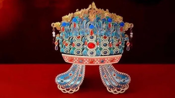 国博凤冠冰箱贴一“冠”难求!“小文创”如何撬动“大经济”? 国博凤冠冰箱贴一“冠”难求!“小文创”如何撬动“大经济”?