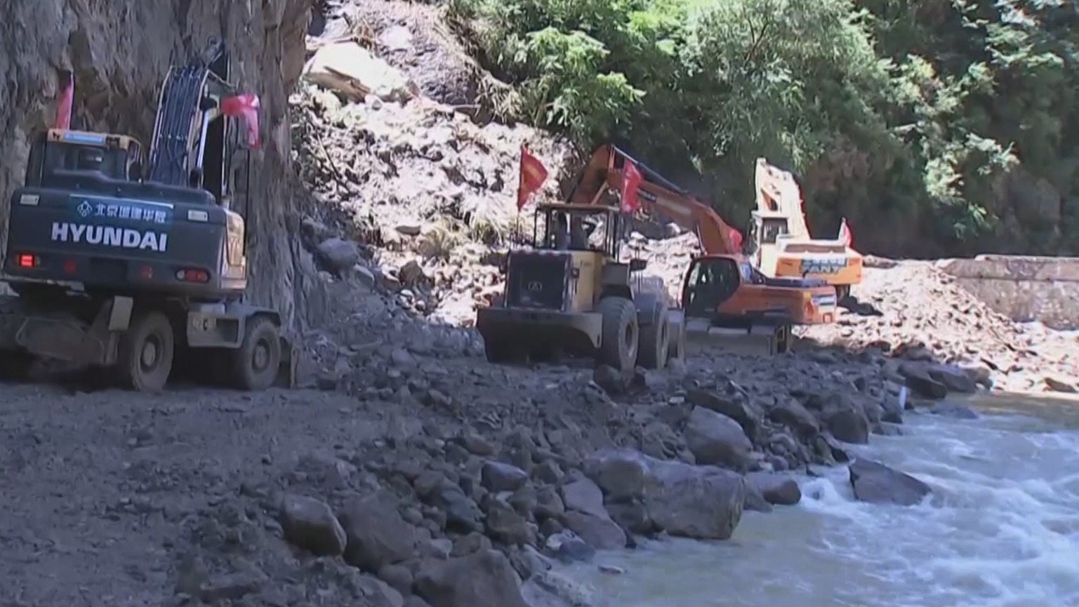 国道G234怀柔境内水毁路基整修全部完成 国道G234怀柔境内水毁路基整修全部完成