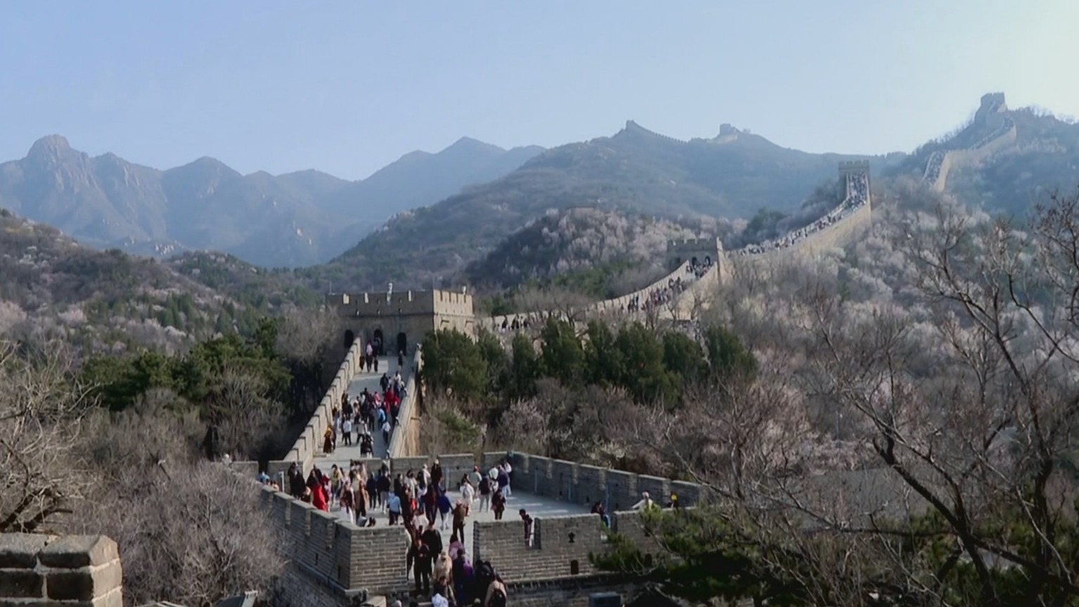 八达岭长城景区迎来客流高峰 八达岭长城景区迎来客流高峰