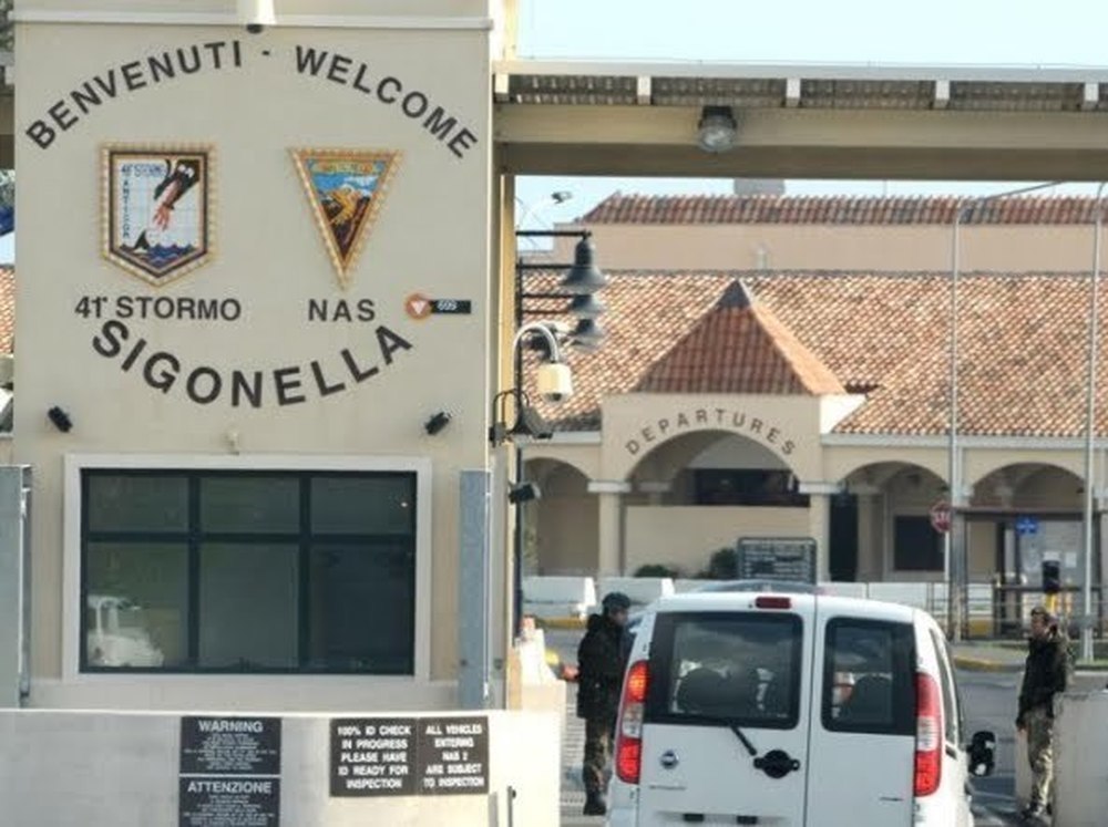 消息人士:意大利国防部拒绝美军机使用其空军基地 消息人士:意大利国防部拒绝美军机使用其空军基地