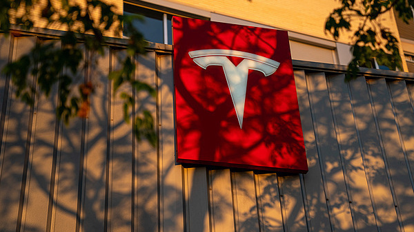 特斯拉2025年第一季度净利润同比下降71% 特斯拉2025年第一季度净利润同比下降71%