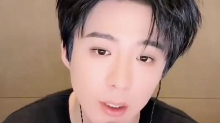 刘宇宁在直播中被私生打电话骚扰