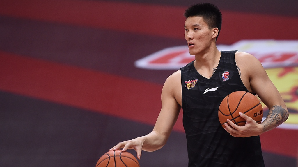 曾繁日手臂击打刘传兴，CBA：曾繁日罚款10万元，停赛2场