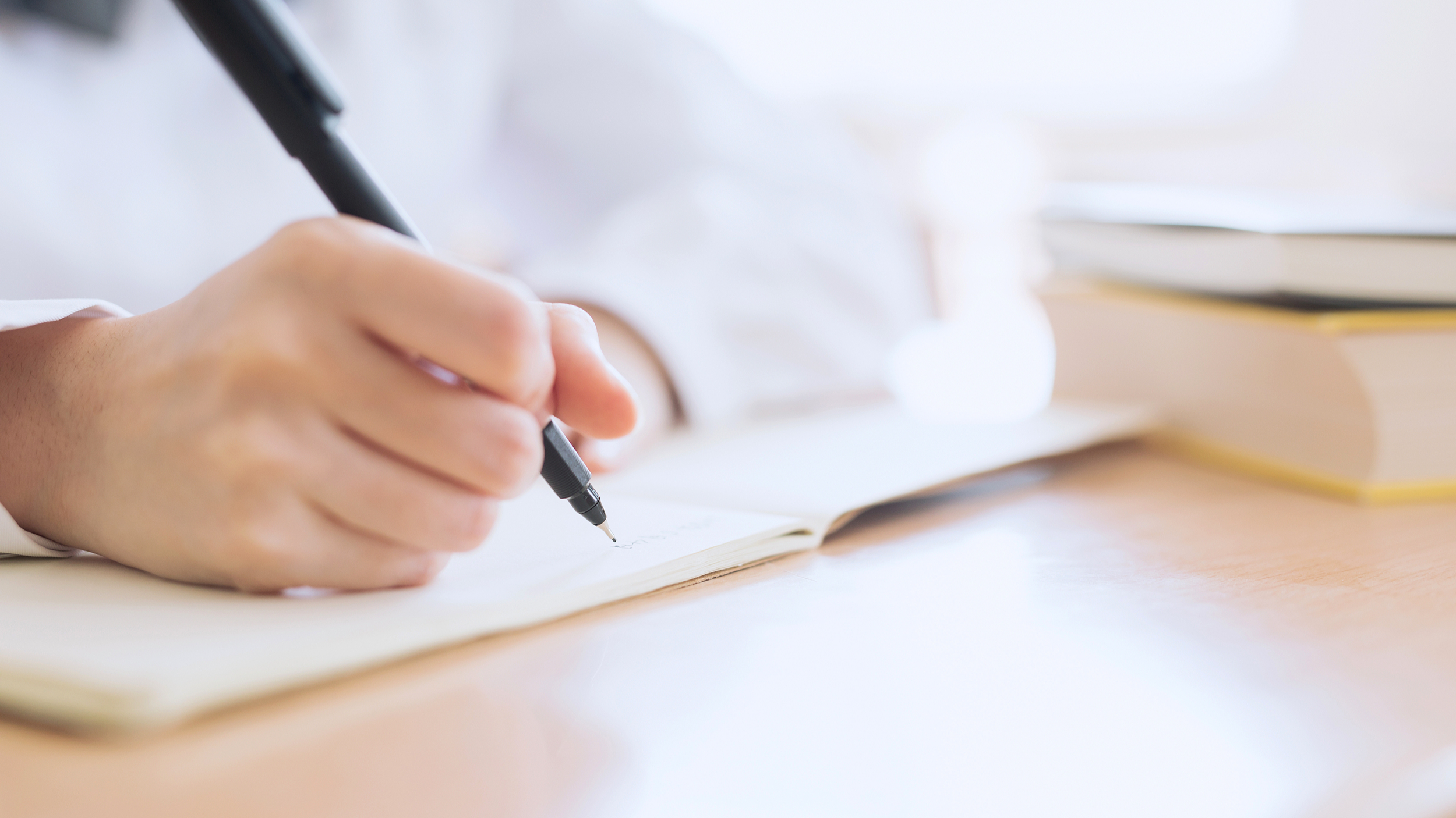 市价不到两百元的护眼灯,校园采购价为何高达七八百元? 市价不到两百元的护眼灯,校园采购价为何高达七八百元?