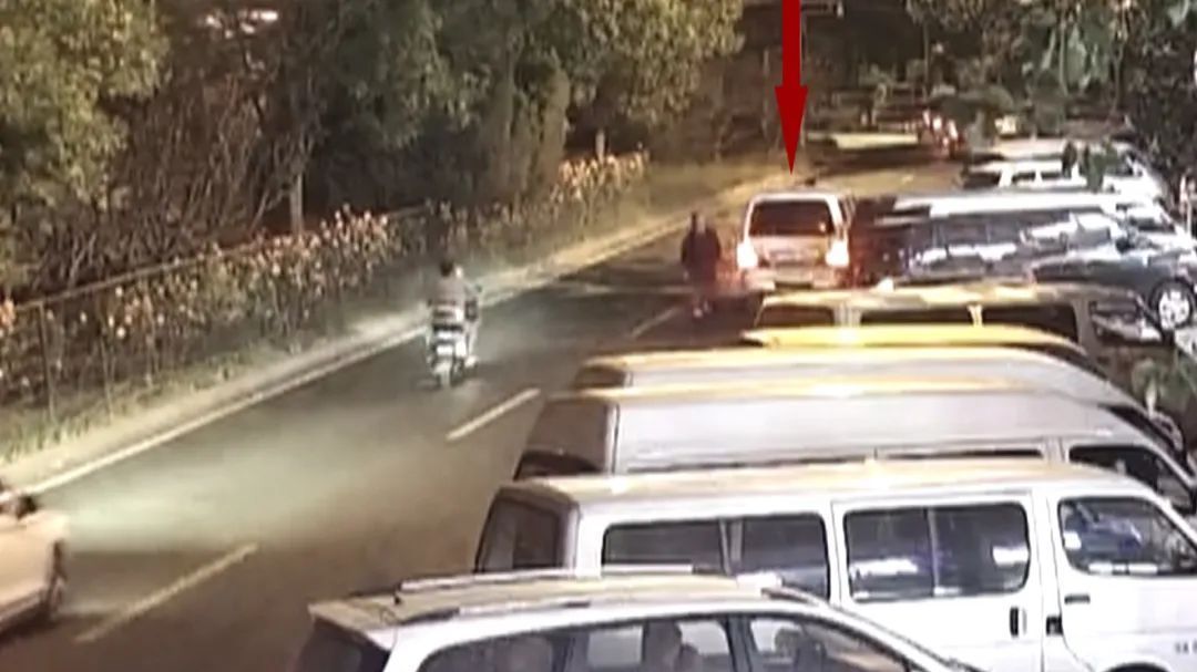 电动自行车遭遇“开门杀”,乘车人身亡!民警:这个动作很重要 电动自行车遭遇“开门杀”,乘车人身亡!民警:这个动作很重要