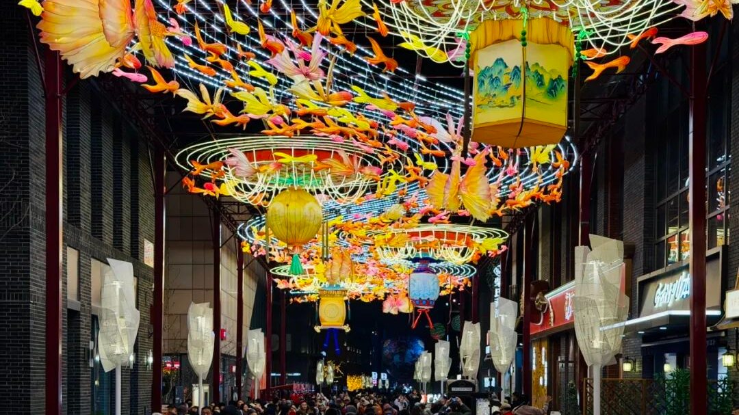 胡同不一“Young”|廊房头条:灯映千年胡同,潮启新春画卷 胡同不一“Young”|廊房头条:灯映千年胡同,潮启新春画卷