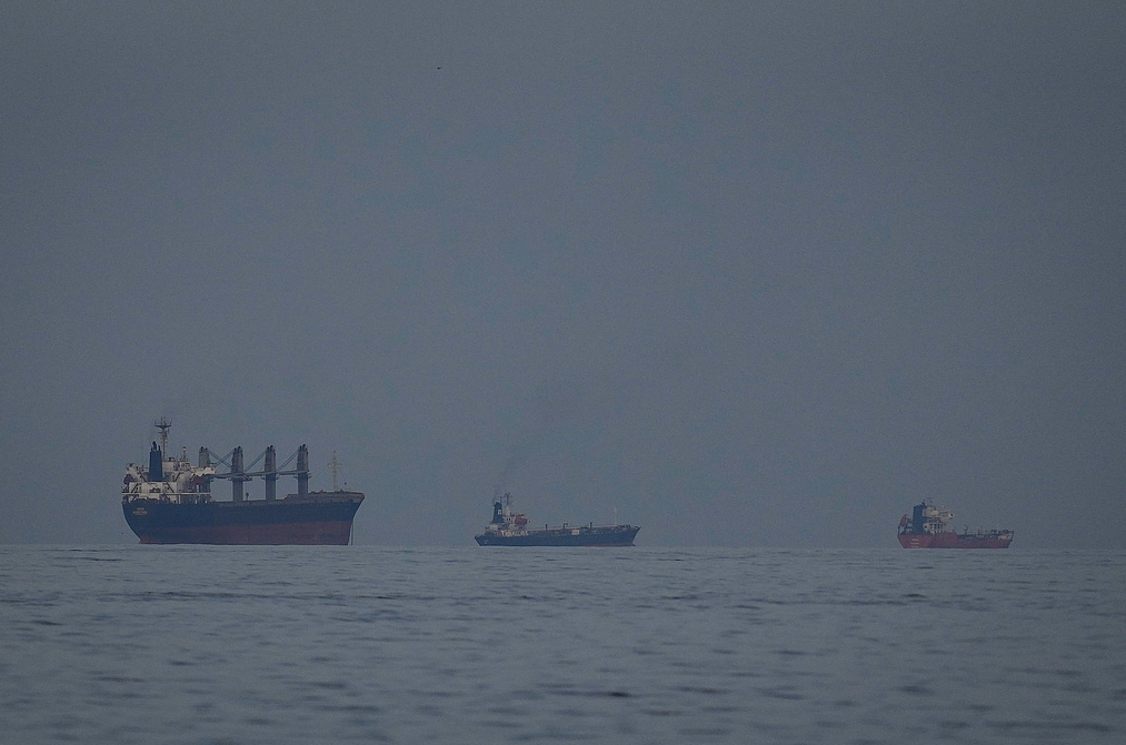 过去24小时15艘船只获准通过霍尔木兹海峡