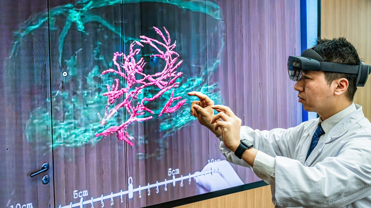 “接”入未来！脑机接口首入政府工作报告