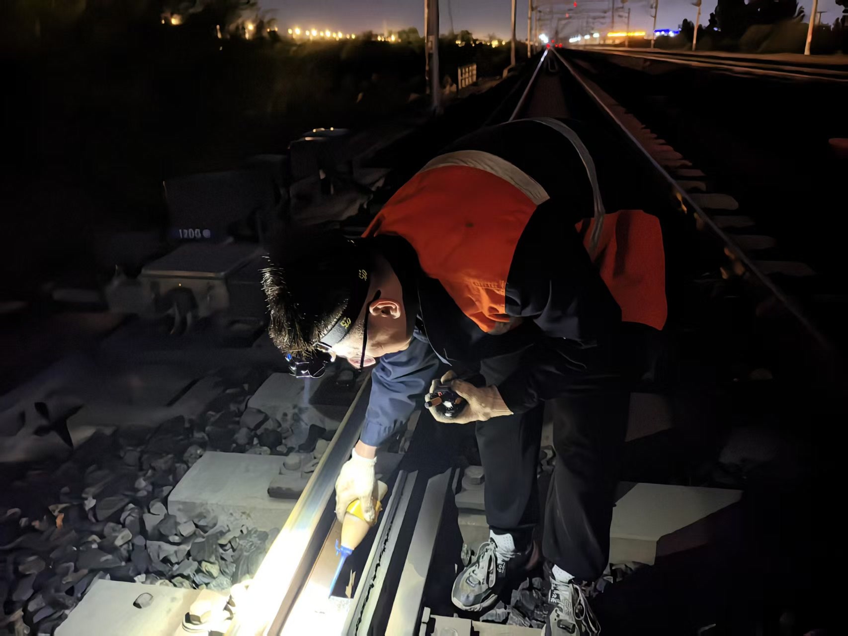 发现铁路安全隐患可拨打这个电话,最高可获得2万元奖励 发现铁路安全隐患可拨打这个电话,最高可获得2万元奖励