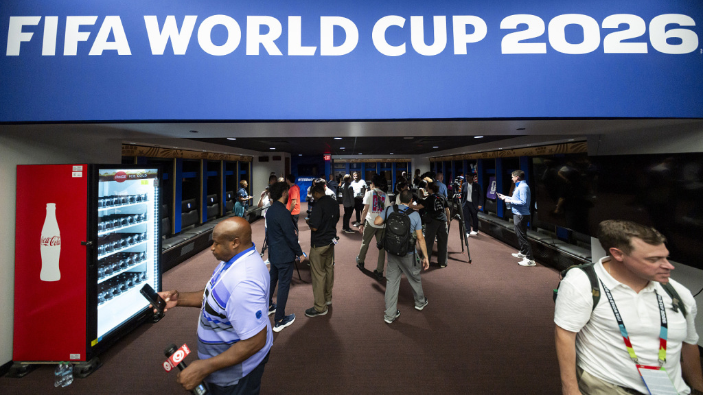 观赛费用暴涨五倍，主办城市贴钱：谁在为FIFA“史上最高收益”买单？