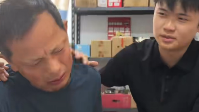 中秋节，彭聪一家团聚 父亲想起去世的聪聪奶奶，泣不成声