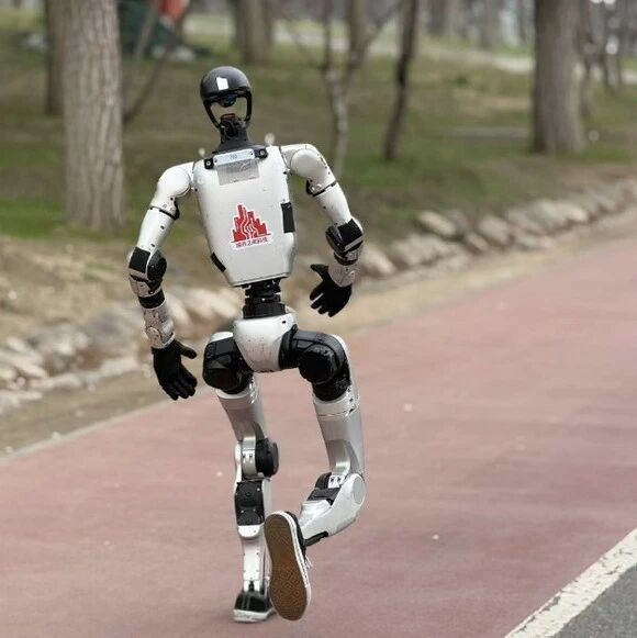 机器人为啥要跑马拉松?想跑得快能不能装个轮子? 机器人为啥要跑马拉松?想跑得快能不能装个轮子?