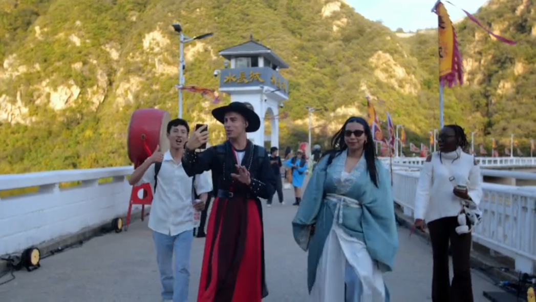 当长城遇见烟火气,黄花城水长城变身国庆热门打卡地! 当长城遇见烟火气,黄花城水长城变身国庆热门打卡地!