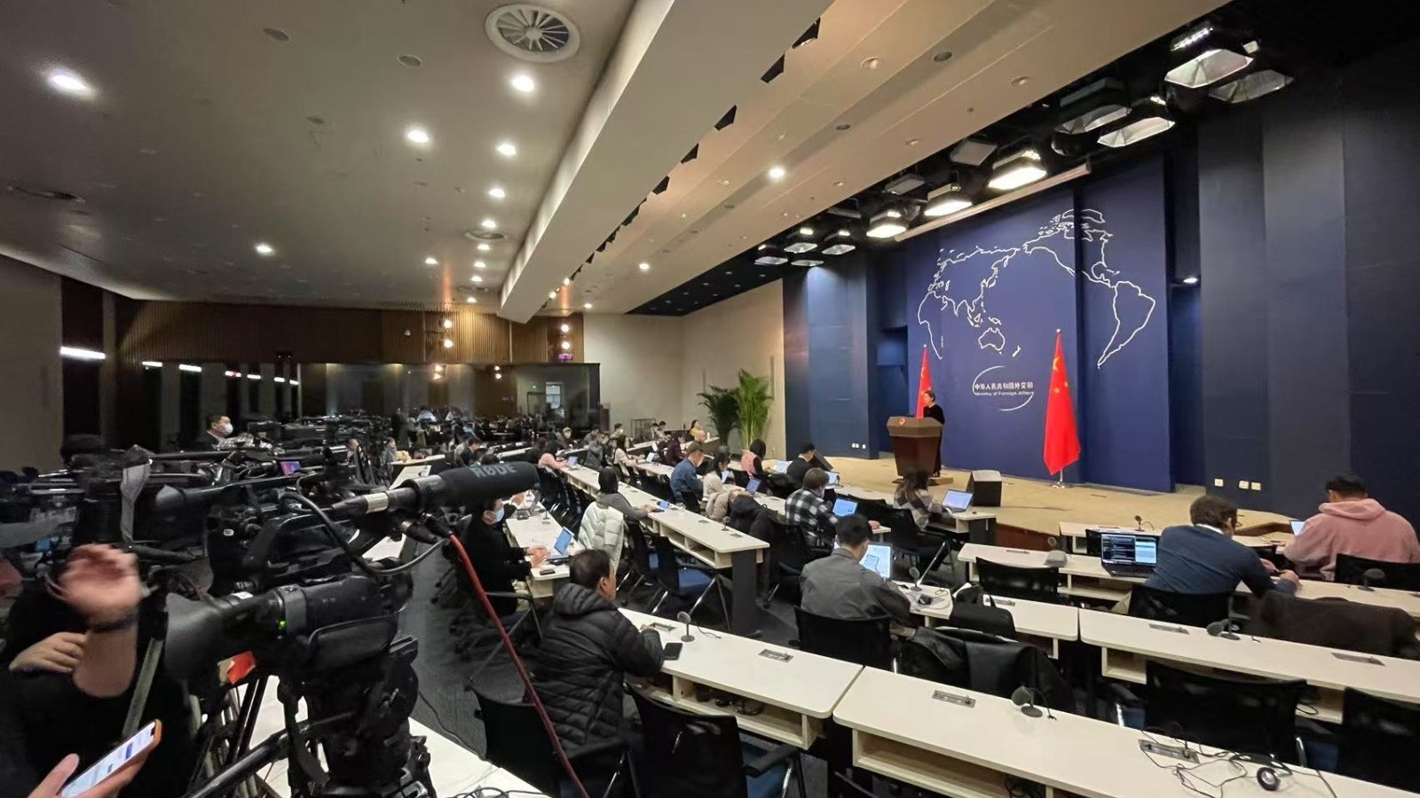 中方是否计划接回在美的非法中国移民?外交部回应 中方是否计划接回在美的非法中国移民?外交部回应
