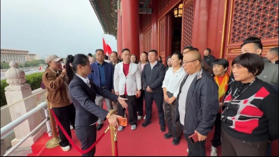 大兴区组织榜样代表赴天安门地区开展“追寻红色足迹 汲取奋进力量”主题活动