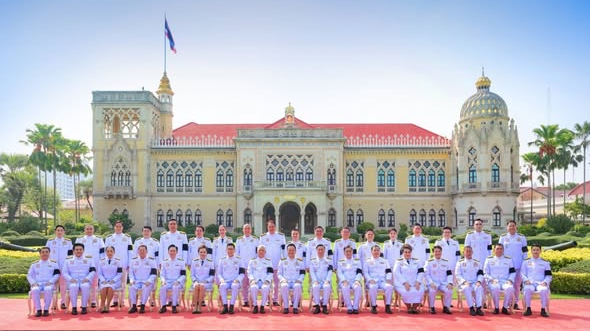 泰国新一任内阁成员宣誓就职