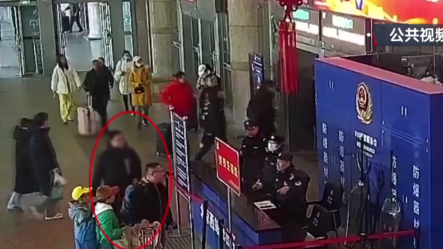 春运客流高峰 北京铁警忙疯了