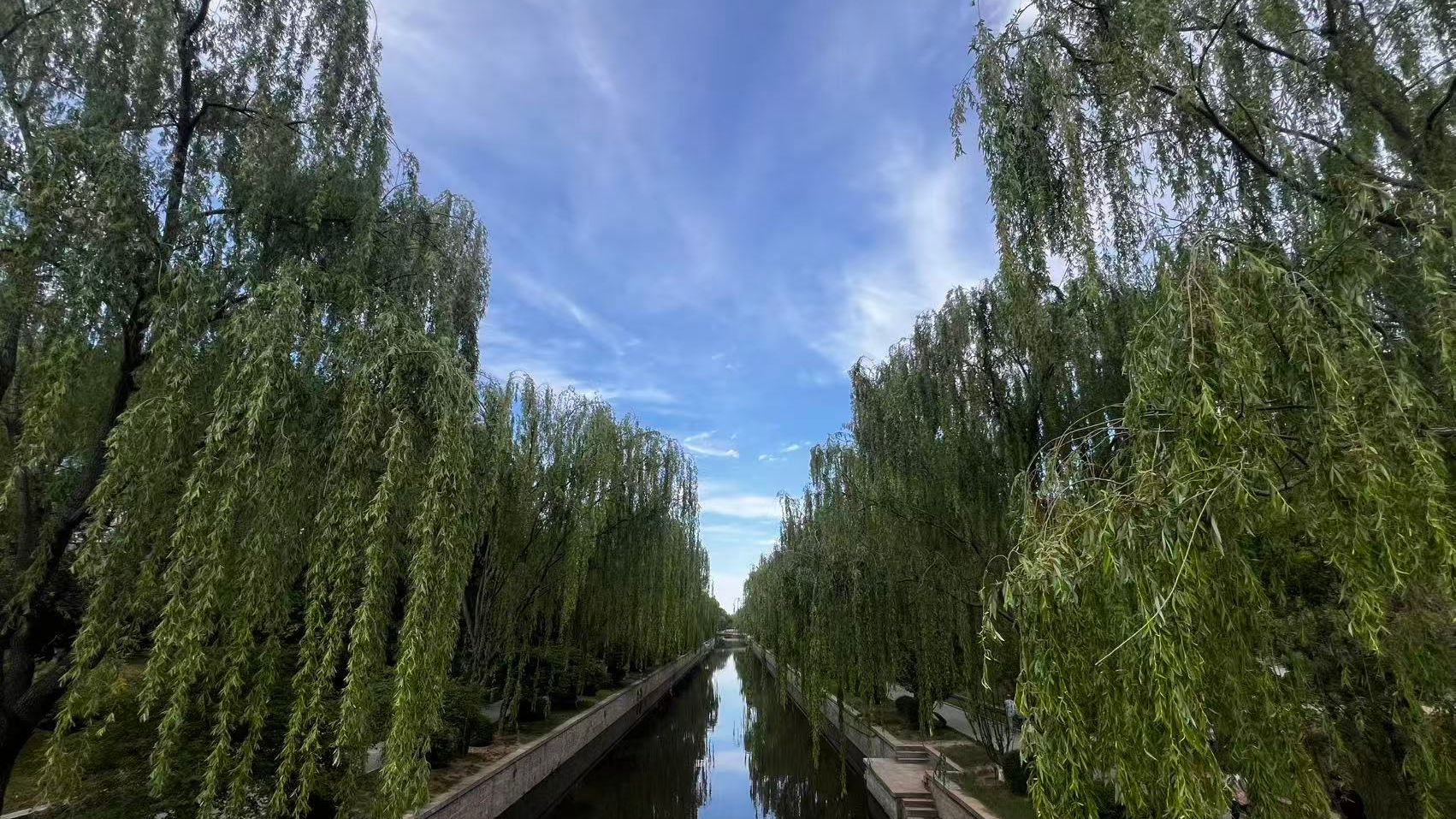 北京明天最高气温31℃，昼夜温差大，适时调整着装