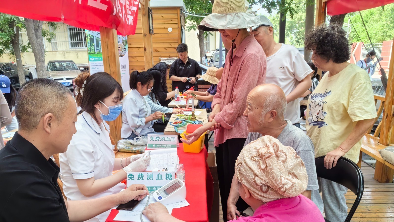 甘露园社区“康佑身健”便民服务 暖心开市! 甘露园社区“康佑身健”便民服务 暖心开市!