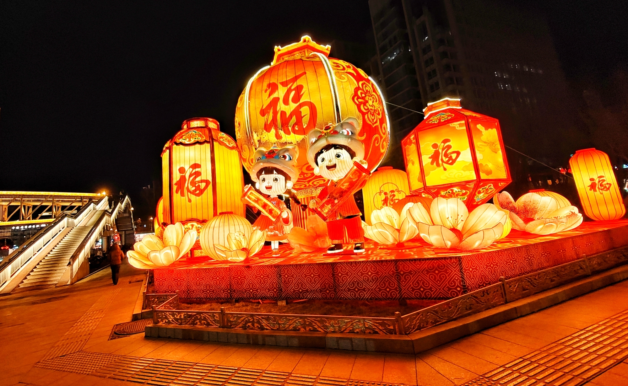 自贡花灯点亮京城，东单西单年味拉满