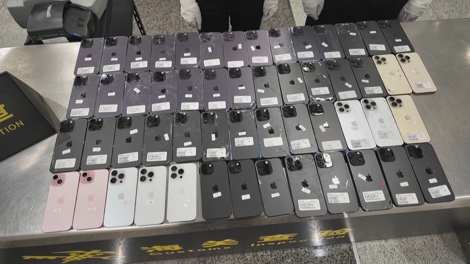 腰缠54部旧手机！深圳海关查获“人体绑藏”走私案