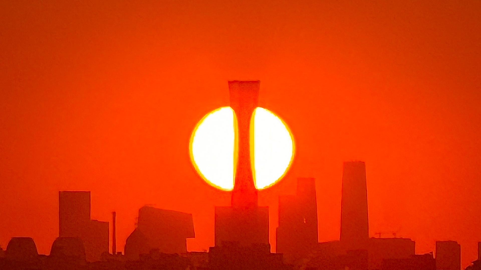 辞旧迎新好日子！除夕清晨，绚丽朝霞为北京披上节日霓裳