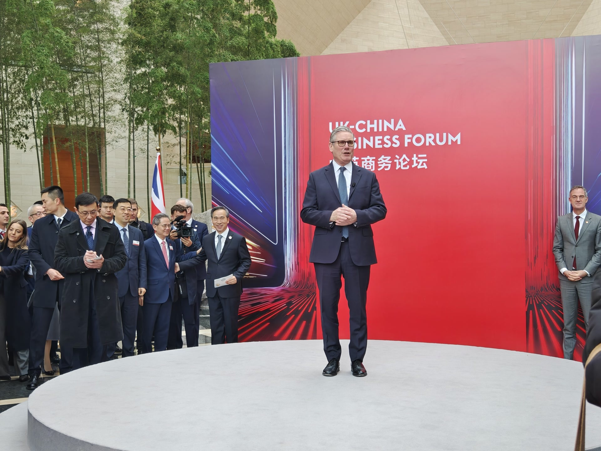 斯塔默访华热度空前，稳定可预见的对华关系更符合英国长远利益