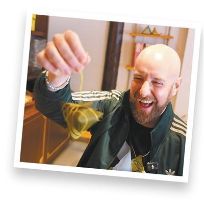 这位意大利籍博主,为何被网友称为“粽子男孩” 这位意大利籍博主,为何被网友称为“粽子男孩”