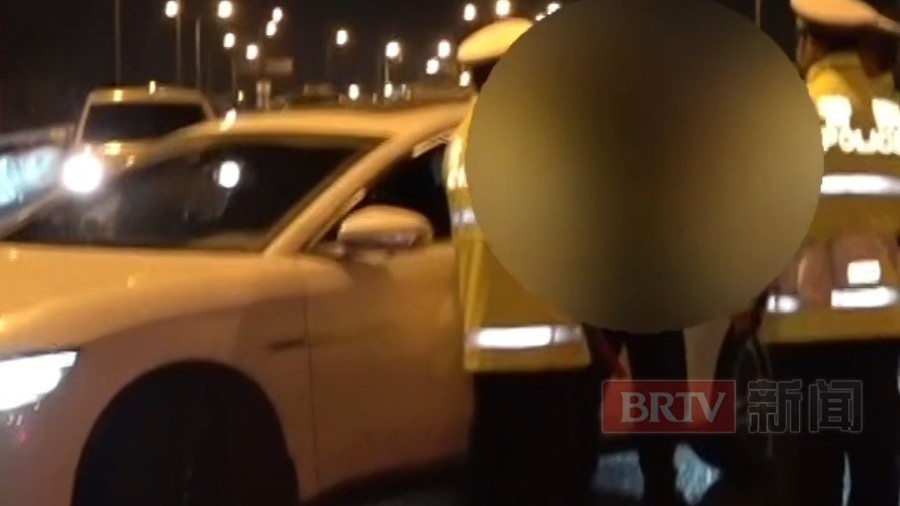 北五环夜查，醉驾司机掉头就跑被当场拦下