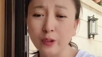 演员闫学晶多个平台账号被禁止关注,此前直播“哭穷”引争议 演员闫学晶多个平台账号被禁止关注,此前直播“哭穷”引争议