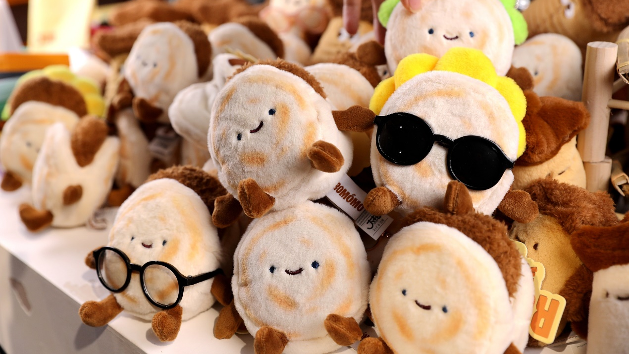 毛绒文创走红,可爱经济何以“圈粉”年轻人? 毛绒文创走红,可爱经济何以“圈粉”年轻人?