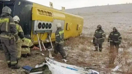 2人不幸遇难!载有40多名中国公民大巴车在俄侧翻,最新进展 2人不幸遇难!载有40多名中国公民大巴车在俄侧翻,最新进展