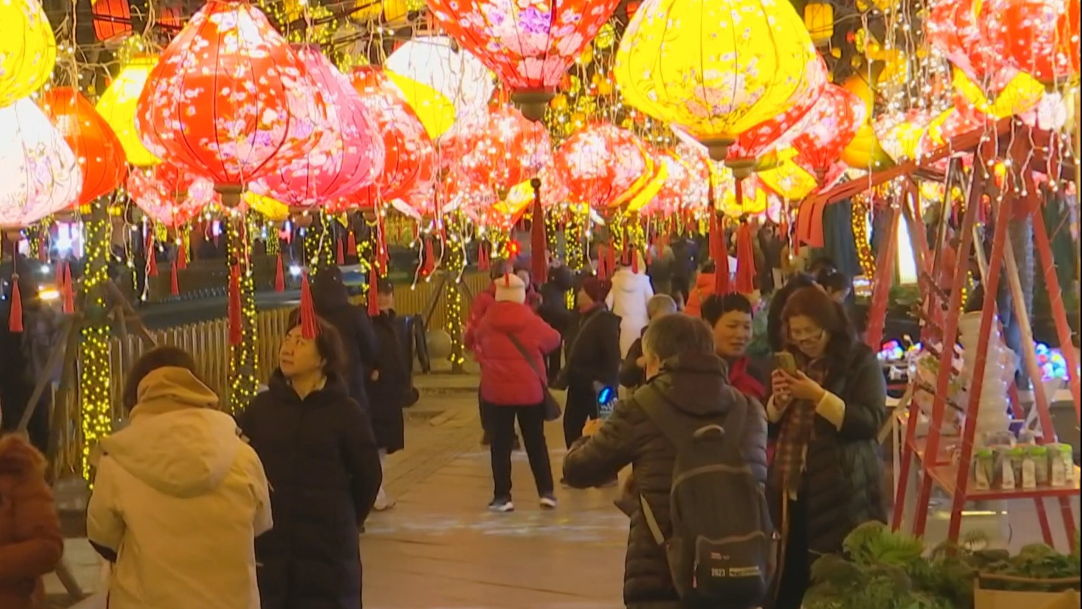 海淀同庆街千盏花灯点亮