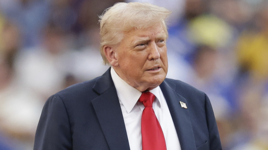 特朗普称还有一支舰队正驶向伊朗