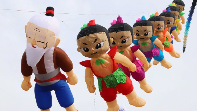 起猛了!潍坊各式各样风筝迎风飞舞 起猛了!潍坊各式各样风筝迎风飞舞