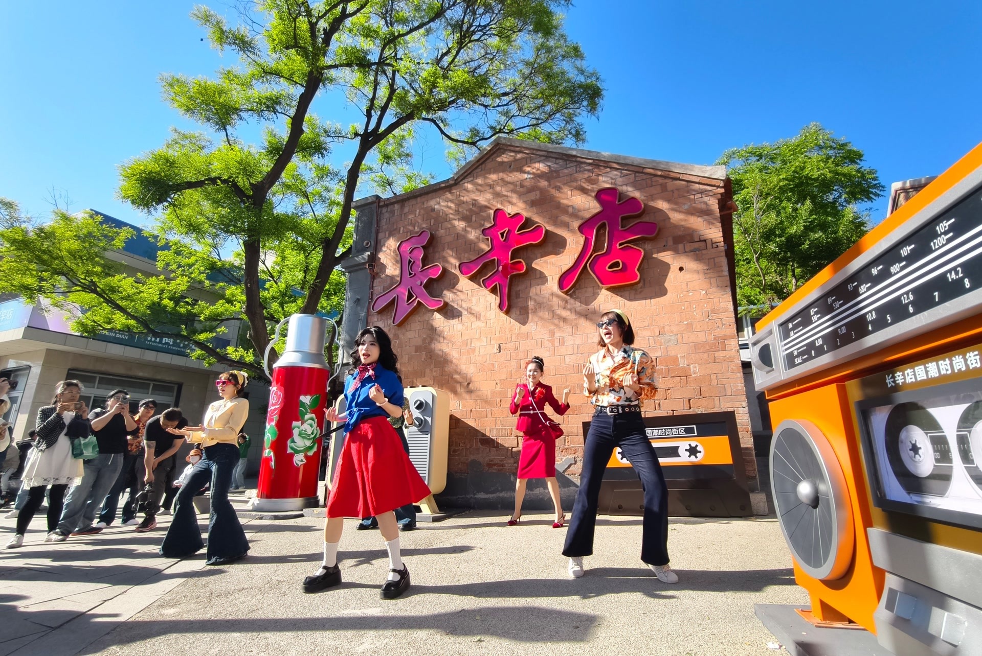 花衬衫、蛤蟆镜、喇叭裤……到长辛店邂逅1980年代的你 花衬衫、蛤蟆镜、喇叭裤……到长辛店邂逅1980年代的你