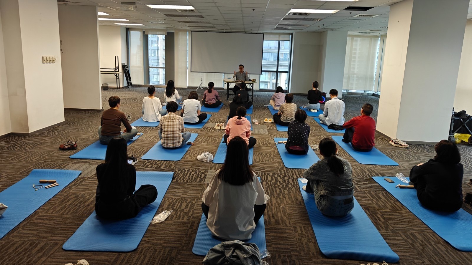 曙光凤凰城社区“午间加油站”开启社企协同新实践 曙光凤凰城社区“午间加油站”开启社企协同新实践