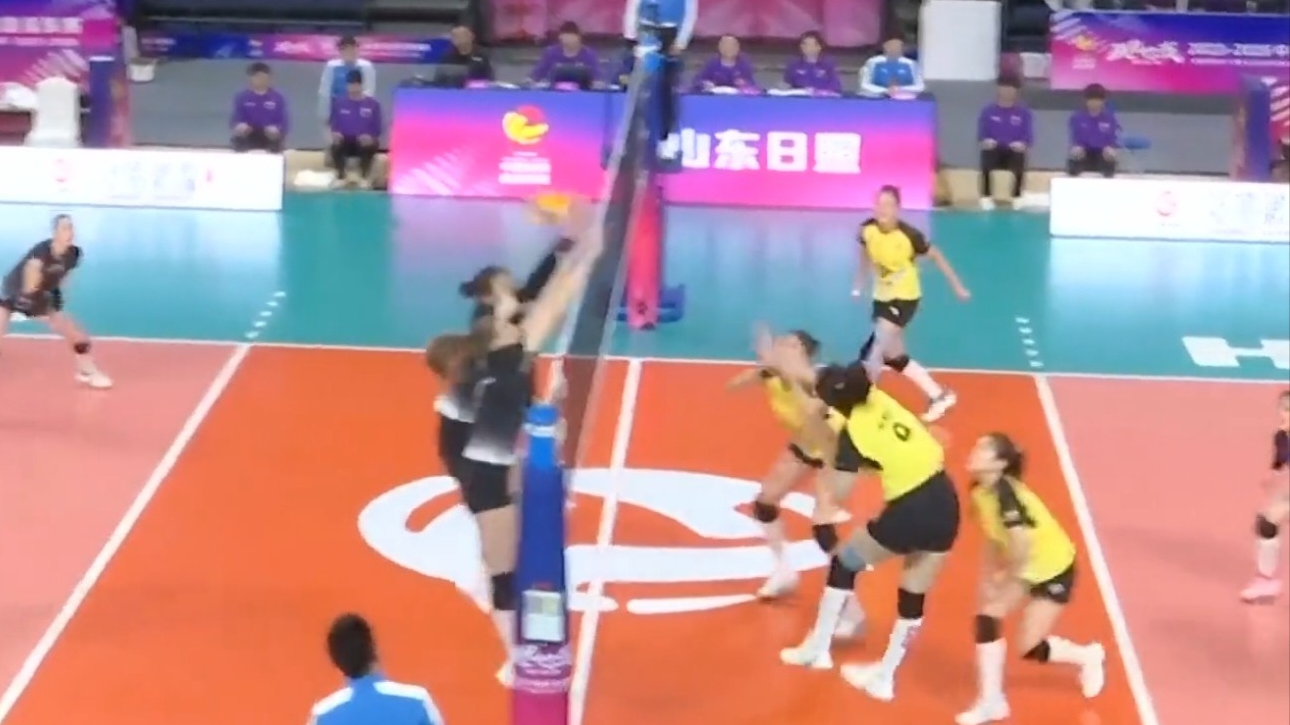 客场不敌山东队 北京女排连胜被终结 客场不敌山东队 北京女排连胜被终结