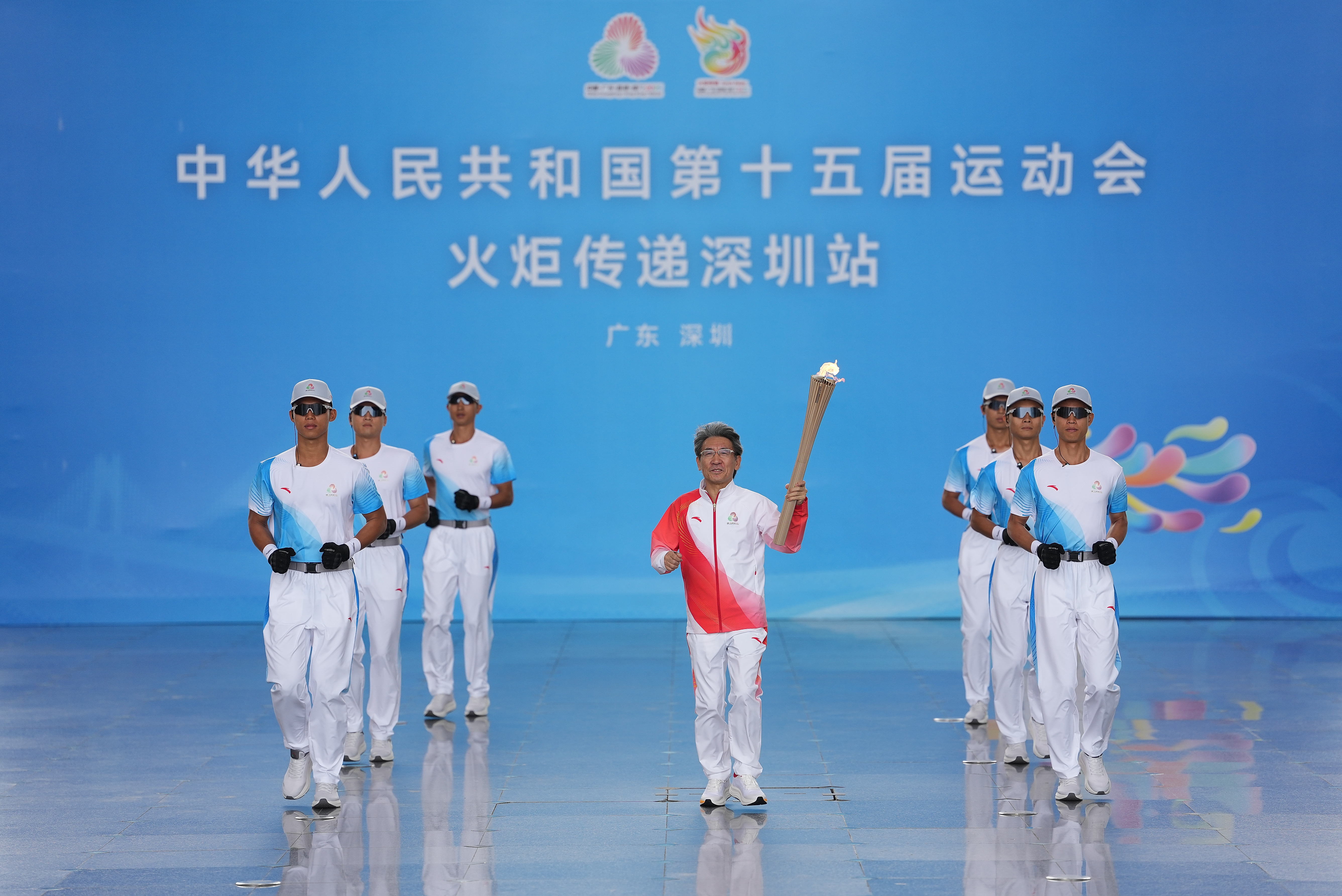 三地联动四城同传 全运会历史首次跨境火炬传递举行 三地联动四城同传 全运会历史首次跨境火炬传递举行