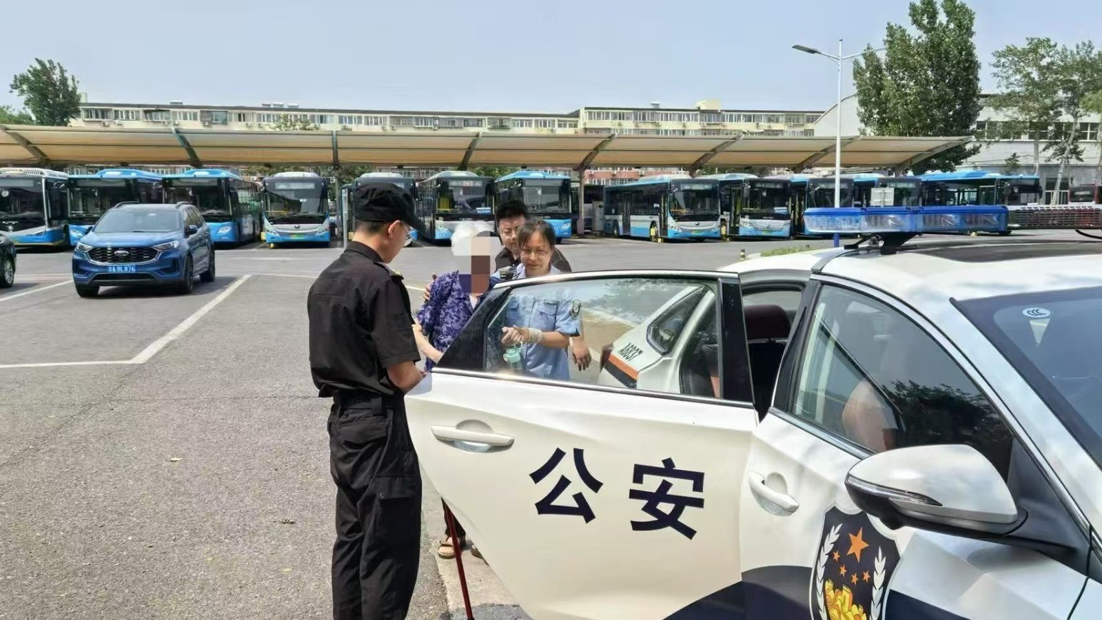 八旬老人外出迷路 幸亏遇见了他们