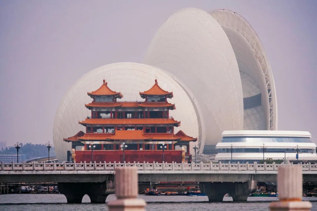 从高铁站步行几分钟，出境了！网友：原来如此丝滑