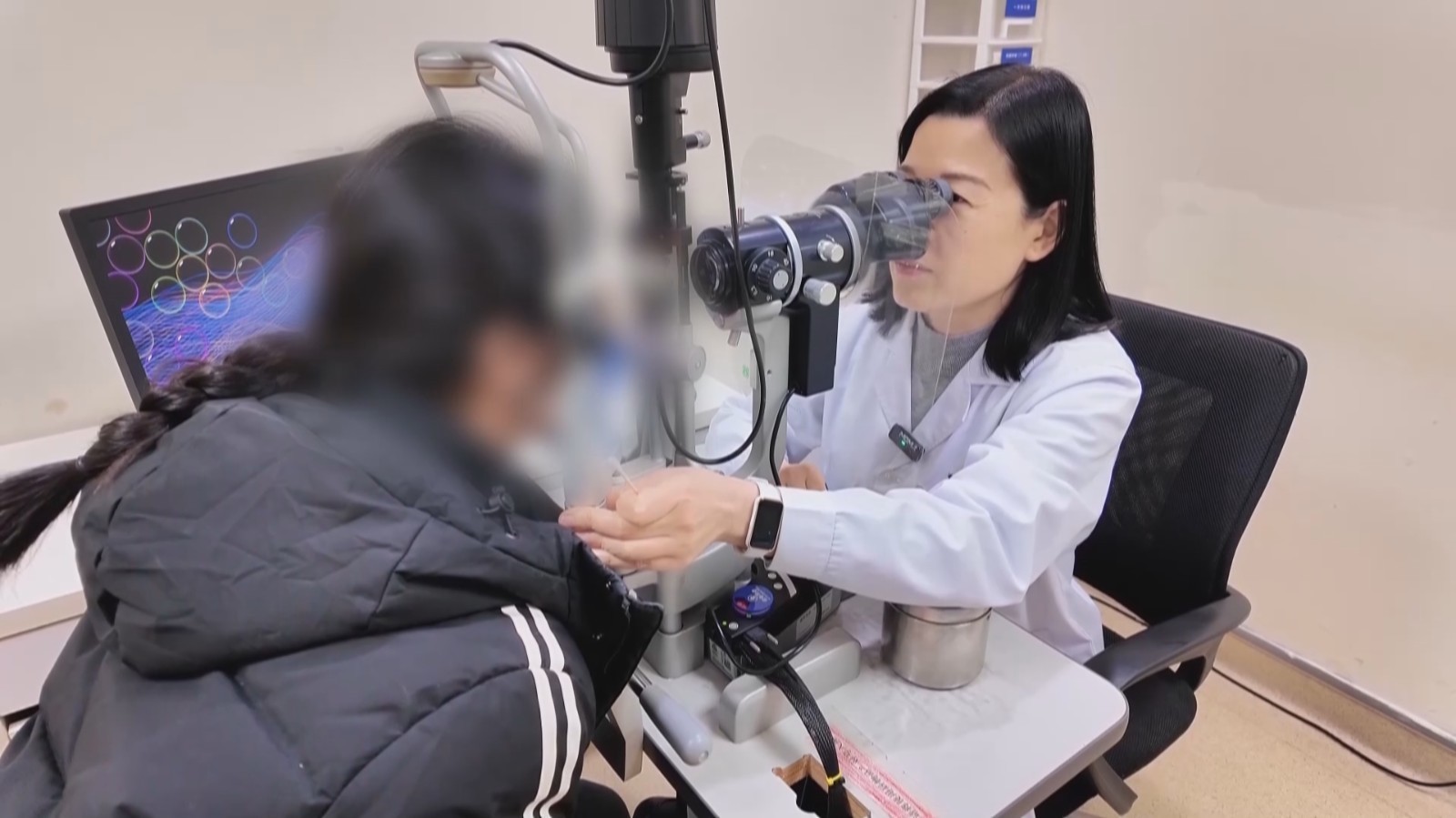 女子睫毛变白 竟与这种小虫有关