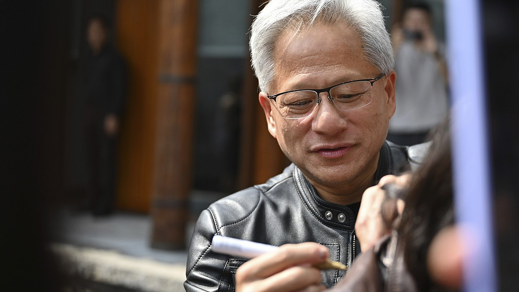 高调出席链博会，黄仁勋能否成为中美之间的桥梁？