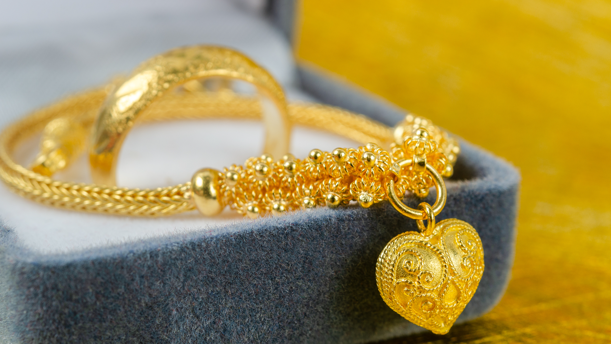 11月金银珠宝消费同比增长8.5%