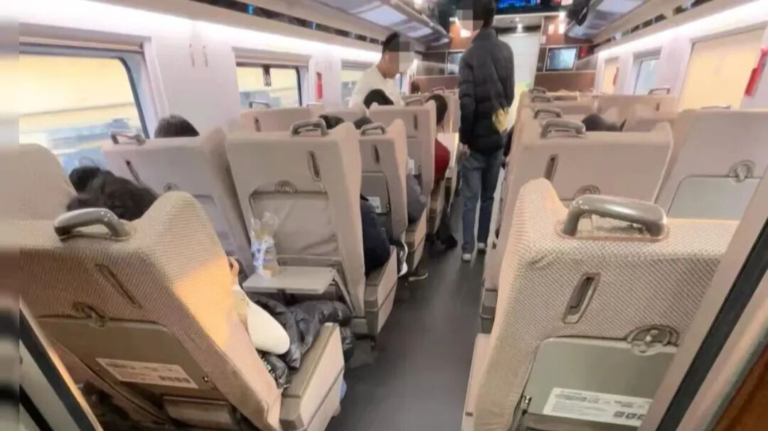 无座票乘客站一等座车厢被要求离开? 无座票乘客站一等座车厢被要求离开?