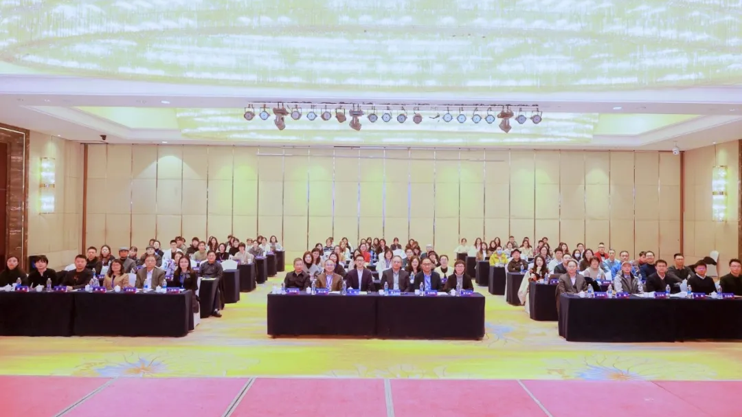 《智能媒体发展报告》发布暨智能传播与国际出版研讨会在杭州举办 《智能媒体发展报告》发布暨智能传播与国际出版研讨会在杭州举办