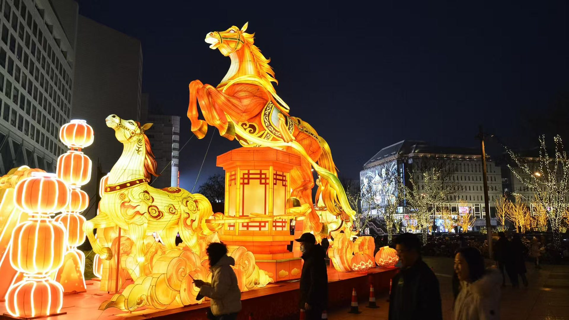 春节景观布置全面到位!除夕夜,北京亮灯时间将延长 春节景观布置全面到位!除夕夜,北京亮灯时间将延长